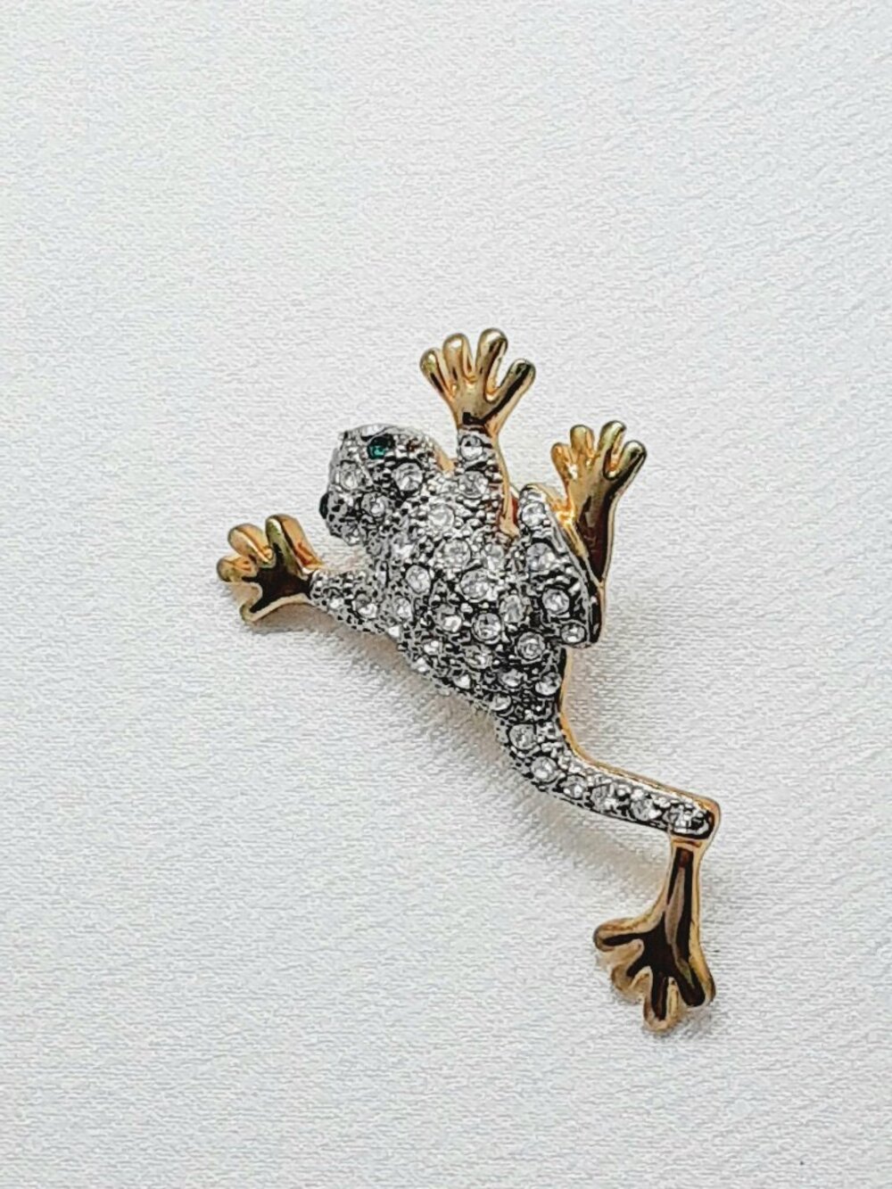 NEW Frog Put'em Pin